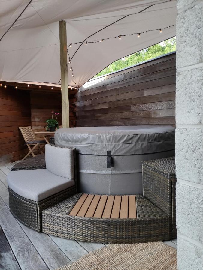 Gite A L'Ombre Du Clocher Avec Jacuzzi Et Sauna Privatifs Celles  Bagian luar foto